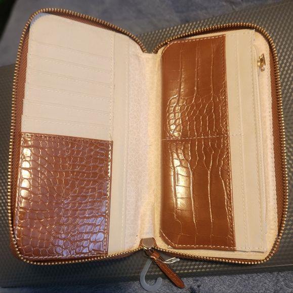 Brown pleather wallet - Picture 6 of 8